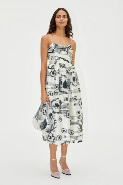 Abby Moving Flowers - Meðvitund Studio