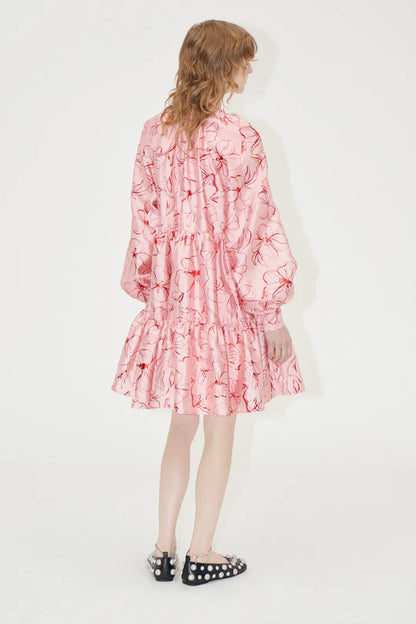 Tier Voluminous Foil Foliage