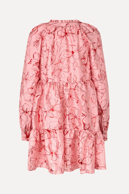 Tier Voluminous Foil Foliage